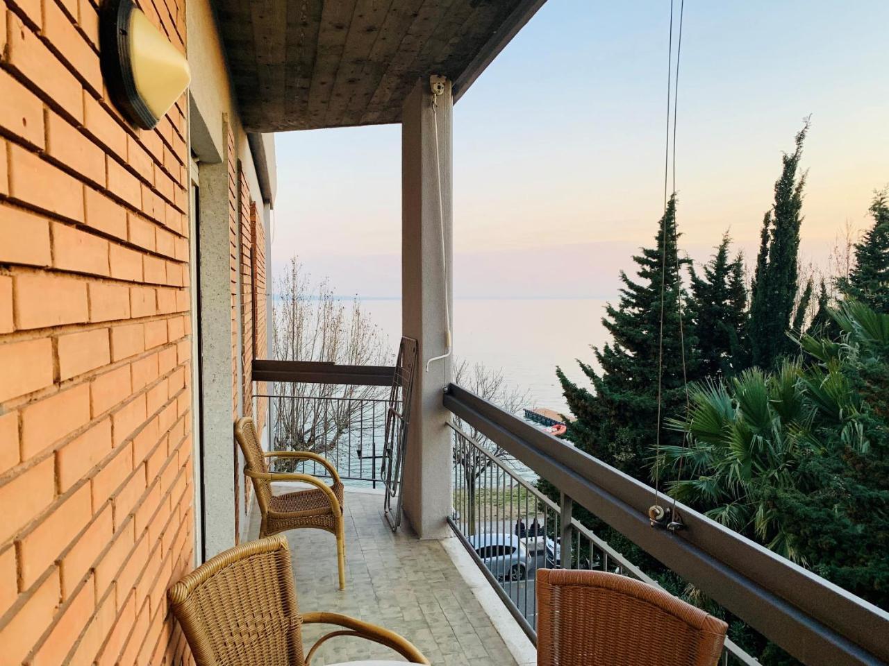 Front Lake Apartment Bardolino Kültér fotó